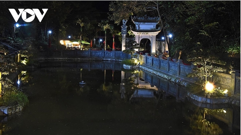“រាត្រីពិសិដ្ឋនៅលើភ្នំ Nghia Linh៖ ដំណើរត្រឡប់ទៅរកឫសគល់” “រាត្រីពិសិដ្ឋនៅលើភ្នំ Nghia Linh៖ ដំណើរត្រឡប់ទៅរកឫសគល់”