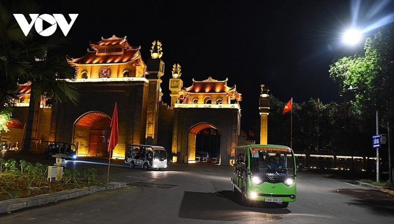 “រាត្រីពិសិដ្ឋនៅលើភ្នំ Nghia Linh៖ ដំណើរត្រឡប់ទៅរកឫសគល់” “រាត្រីពិសិដ្ឋនៅលើភ្នំ Nghia Linh៖ ដំណើរត្រឡប់ទៅរកឫសគល់”