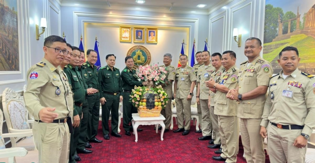 បញ្ជាការដ្ឋានកងការពារព្រំដែន បានទៅសួរសុខទុក្ខ និងជូនពរឆ្នាំថ្មីដល់កងកម្លាំងប្រដាប់អាវុធកម្ពុជា ក្នុងឱកាសពិធីបុណ្យចូលឆ្នាំថ្មីប្រពៃណីកម្ពុជា បញ្ជាការដ្ឋានកងការពារព្រំដែន បានទៅសួរសុខទុក្ខ និងជូនពរឆ្នាំថ្មីដល់កងកម្លាំងប្រដាប់អាវុធកម្ពុជា ក្នុងឱកាសពិធីបុណ្យចូលឆ្នាំថ្មីប្រពៃណីកម្ពុជា