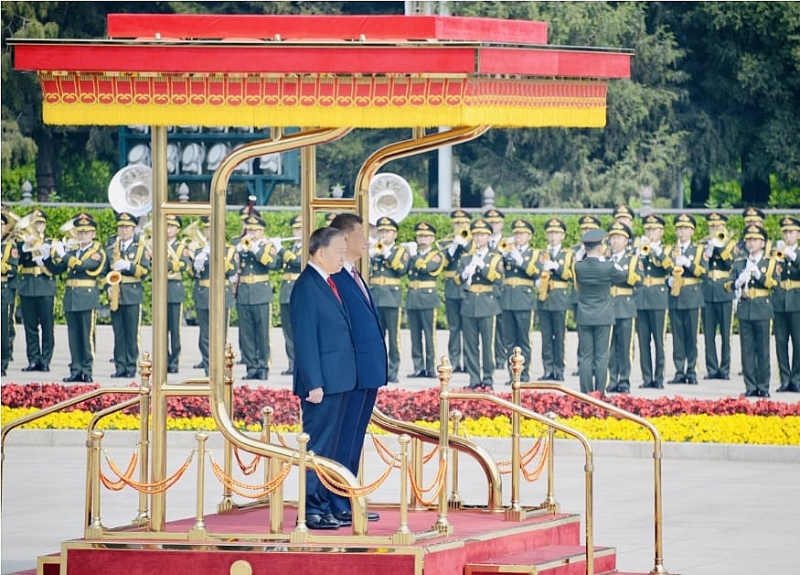 អគ្គលេខាបក្ស ប្រធានរដ្ឋចិនលោក ស៊ី ជីនពីង អញ្ជើញជាអធិបតីក្នុងពិធីទទួលបដិសណ្ឋារកិច្ចជាផ្លូវការចំពោះអគ្គលេខាបក្ស ប្រធានរដ្ឋវៀតណាមលោក តូ ឡឹម អគ្គលេខាបក្ស ប្រធានរដ្ឋចិនលោក ស៊ី ជីនពីង អញ្ជើញជាអធិបតីក្នុងពិធីទទួលបដិសណ្ឋារកិច្ចជាផ្លូវការចំពោះអគ្គលេខាបក្ស ប្រធានរដ្ឋវៀតណាមលោក តូ ឡឹម