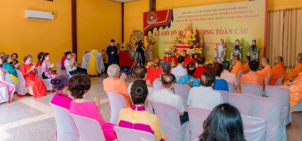 អាណិកជនវៀតណាមនៅប្រទេសថៃ៖ ភាពកក់ក្ដៅនៃមនោសញ្ចេតនាក្នុងថ្ងៃបុណ្យរំលឹកគុណបុព្វបុរសស្តេច Hung អាណិកជនវៀតណាមនៅប្រទេសថៃ៖ ភាពកក់ក្ដៅនៃមនោសញ្ចេតនាក្នុងថ្ងៃបុណ្យរំលឹកគុណបុព្វបុរសស្តេច Hung