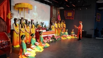 ប្រជាជនវៀតណាមនៅគ្រប់ទិសទី បែរមុខទៅរកឫសគល់ដើមជំណើត