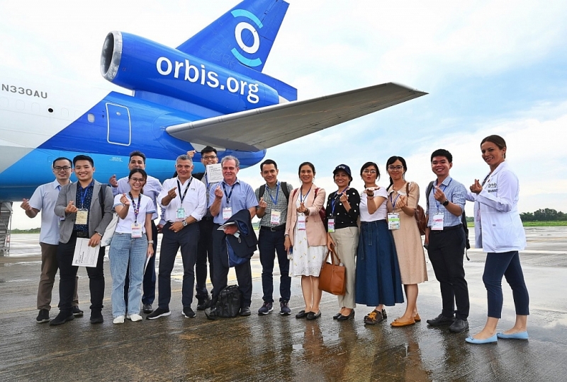 មន្ទីរពេទ្យ Bay Orbis មានវត្តមាននៅទីក្រុង Can Tho ក្នុងកម្មវិធីបណ្តុះបណ្តាលសម្រាប់គ្រូពេទ្យភ្នែកនៅវៀតណាម មន្ទីរពេទ្យ Bay Orbis មានវត្តមាននៅទីក្រុង Can Tho ក្នុងកម្មវិធីបណ្តុះបណ្តាលសម្រាប់គ្រូពេទ្យភ្នែកនៅវៀតណាម