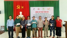 អង្គការ Oxfam ផ្តល់ជំនួយដល់កសិករស្រ្តីក្រីក្រ និងជិតក្រីក្រចំនួន ១,០០០ នាក់នៅ Thua Thien Hue ដើម្បីស្ដារ និងអភិវឌ្ឍជីវភាពរបស់ពួកគេ