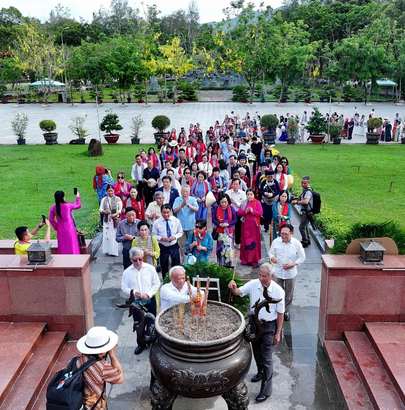 ផ្ញើសារប្រាថ្នាសន្តិភាពពីកោះ Con Dao ផ្ញើសារប្រាថ្នាសន្តិភាពពីកោះ Con Dao