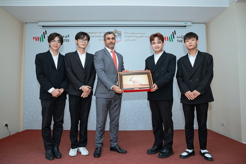 ស្ថានទូត UAE ផ្តល់កិត្តិយសដល់ក្រុមចម្រុះសាកលវិទ្យាល័យ Lac Hong ដែលសម្រេចបានរង្វាន់អន្តរជាតិនៅ Dubai