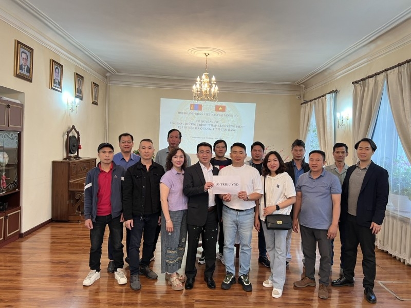 សហគមន៍​ជន​ជាតិ​វៀត​ណាម​នៅ​ម៉ុងហ្គោលី​រួម​ដៃ​គ្នា​បំភ្លឺ​តំបន់​ព្រំដែន