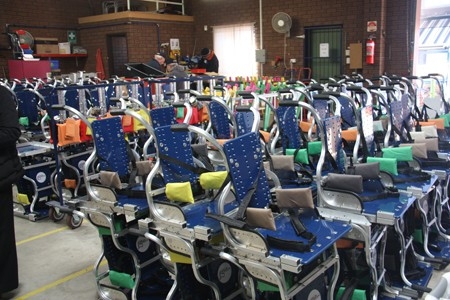Wheelchairs For Kids (អូស្ត្រាលី) ឧបត្ថម្ភរទេះរុញចំនួន ១៦៦ ដល់កុមារពិការនៅទីក្រុង Da Nang