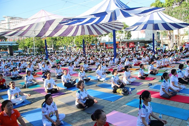 មនុស្សជិត ១,០០០ នាក់ចូលរួមក្នុងទិវា Yoga អន្តរជាតិឆ្នាំ ២០២៤ នៅទីក្រុង Can Tho មនុស្សជិត ១,០០០ នាក់ចូលរួមក្នុងទិវា Yoga អន្តរជាតិឆ្នាំ ២០២៤ នៅទីក្រុង Can Tho