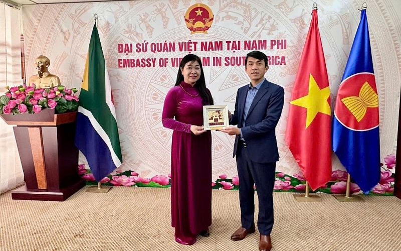 ទីក្រុងហាណូយបង្កើនការផ្លាស់ប្តូរប្រជាជន និងពង្រីកកិច្ចសហប្រតិបត្តិការពហុវិស័យជាមួយអាហ្វ្រិកខាងត្បូង