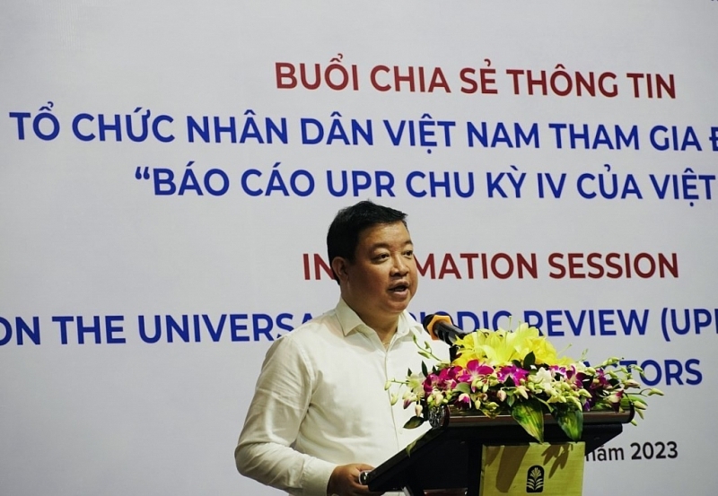 លោក Nguyen Ngoc Hung អនុប្រធានសហភាពអង្គការមិត្តភាពវៀតណាមបានមានប្រសាសន៍នៅក្នុងសម័យប្រជុំចែករំលែកព័ត៌មានសម្រាប់អង្គការប្រជាជនវៀតណាមដើម្បីរួមចំណែកក្នុងការអភិវឌ្ឍន៍ “របាយការណ៍ត្រួតពិនិត្យតាមកាលកំណត់ជាសកលរបស់វៀតណាម (UPR) វដ្តទី IV” នាថ្ងៃទី ២ ខែតុលា ឆ្នាំ ២០២៣។ លោក Nguyen Ngoc Hung អនុប្រធានសហភាពអង្គការមិត្តភាពវៀតណាមបានមានប្រសាសន៍នៅក្នុងសម័យប្រជុំចែករំលែកព័ត៌មានសម្រាប់អង្គការប្រជាជនវៀតណាមដើម្បីរួមចំណែកក្នុងការអភិវឌ្ឍន៍ “របាយការណ៍ត្រួតពិនិត្យតាមកាលកំណត់ជាសកលរបស់វៀតណាម (UPR) វដ្តទី IV” នាថ្ងៃទី ២ ខែតុលា ឆ្នាំ ២០២៣។