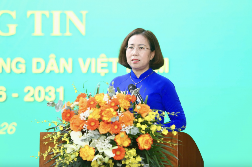 លោកស្រី Bui Thi Thom អនុប្រធានសមាគមកសិករវៀតណាម បានថ្លែងសុន្ទរកថាបើក។ លោកស្រី Bui Thi Thom អនុប្រធានសមាគមកសិករវៀតណាម បានថ្លែងសុន្ទរកថាបើក។