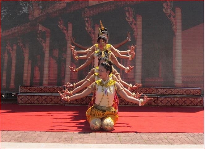 របាំ​ខ្មែរ​ប្លែក​ភ្នែក​ក្នុង​រូប​ថត​កាល​ពី​ជាង​១០០​ឆ្នាំ​មុន