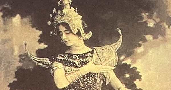 របាំ​ខ្មែរ​ប្លែក​ភ្នែក​ក្នុង​រូប​ថត​កាល​ពី​ជាង​១០០​ឆ្នាំ​មុន