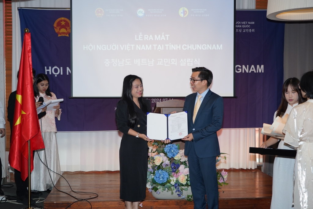 លោក Nguyen Thanh Liem ត្រូវបានជ្រើសរើសជាប្រធានសមាគមជនជាតិវៀតណាមនៅ Chungcheongnam (កូរ៉េខាងត្បូង) លោក Nguyen Thanh Liem ត្រូវបានជ្រើសរើសជាប្រធានសមាគមជនជាតិវៀតណាមនៅ Chungcheongnam (កូរ៉េខាងត្បូង)