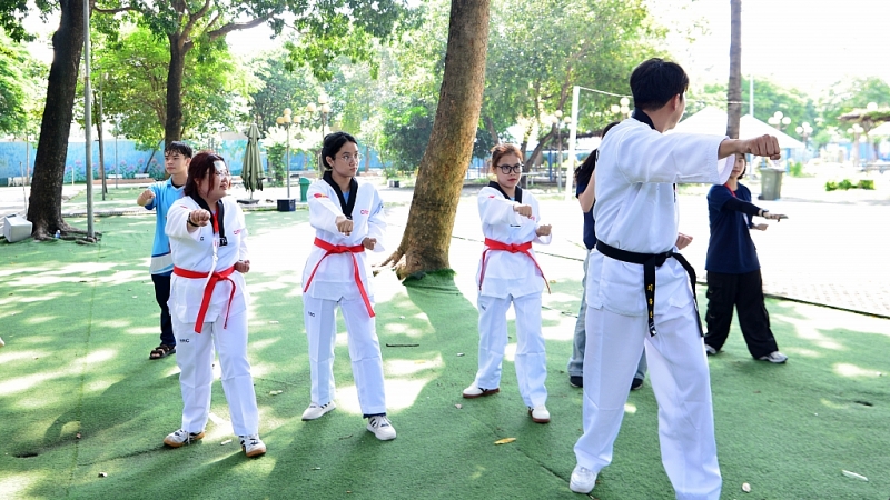 និស្សិតវៀតណាម និងកូរ៉េខាងត្បូងមានការផ្លាស់ប្តូរវប្បធម៌នៅខេត្ត Binh Duong