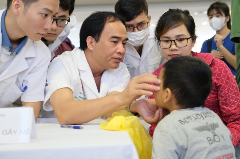 Operation Smile គាំទ្រការវះកាត់ស្នាមញញឹមសម្រាប់កុមារនៅ Thua Thien Hue