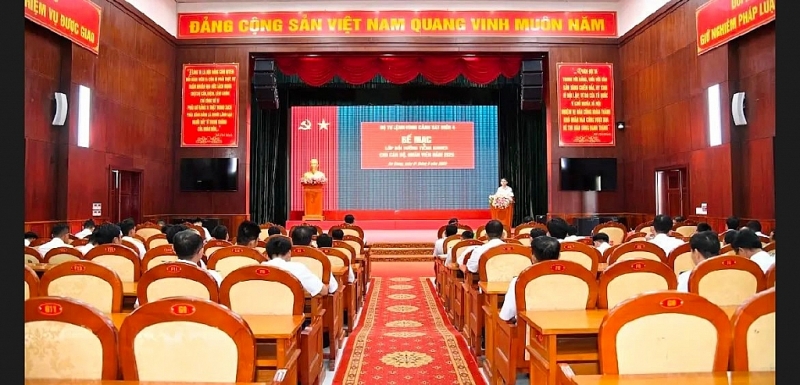 ឆ្មាំសមុទ្រភូមិភាគទី៤ រៀបចំវគ្គបណ្តុះបណ្តាលភាសាខ្មែរដល់មន្ត្រី និងបុគ្គលិក
