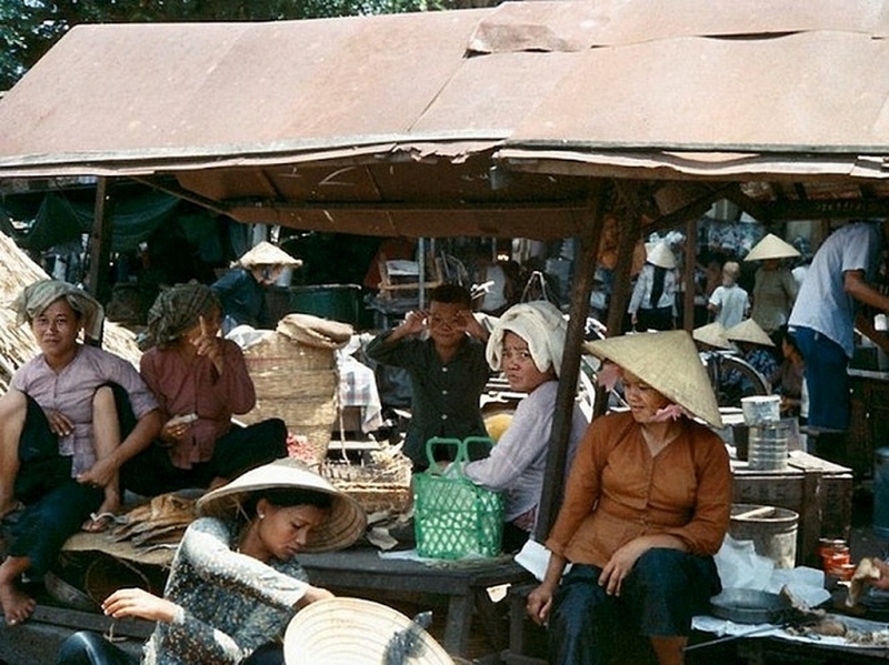 កម្រង​រូបថត​ពណ៌​ប្លែក​ពី​គេ​ក្នុង​ជីវិត​ប្រចាំ​ថ្ងៃ​ក្នុង​ទីក្រុង Saigon (វៀតណាម) ឆ្នាំ ១៩៦៧