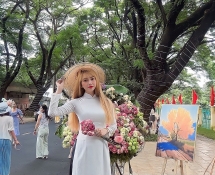 អាណិកជនអាមេរិកបានហោះហើរជាង ១៣,០០០ គីឡូម៉ែត្រដើម្បីមកថតរូបនៅ Buon Ma Thuot