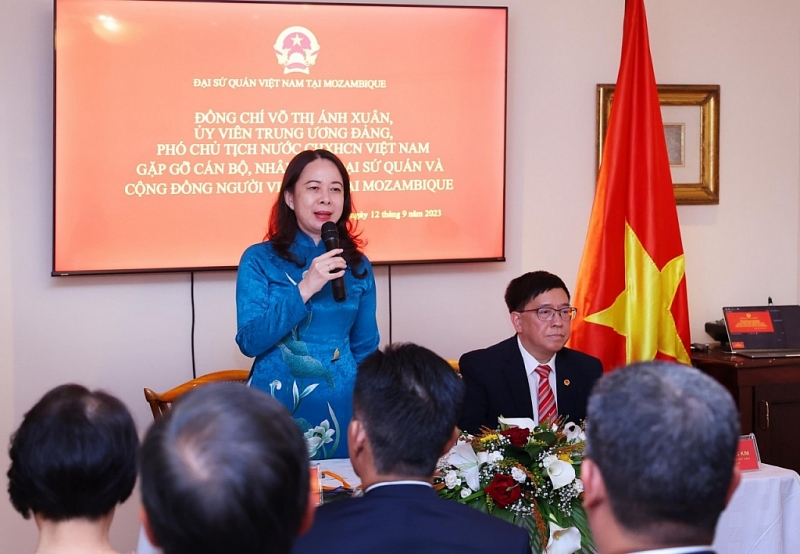 អនុប្រធានរដ្ឋ Vo Thi Anh Xuan បានវាយតំលៃខ្ពស់ចំពោះសហគមន៍វៀតណាមនៅ Mozambique អនុប្រធានរដ្ឋ Vo Thi Anh Xuan បានវាយតំលៃខ្ពស់ចំពោះសហគមន៍វៀតណាមនៅ Mozambique