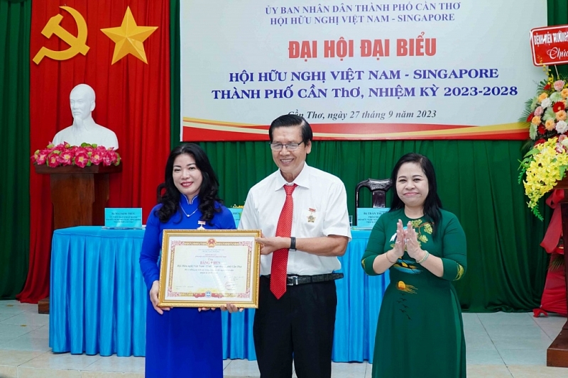 ផ្តោតលើការលើកកម្ពស់ការយល់ដឹងសម្រាប់យុវជនអំពីទំនាក់ទំនងមិត្តភាពវៀតណាម-សិង្ហបុរី ផ្តោតលើការលើកកម្ពស់ការយល់ដឹងសម្រាប់យុវជនអំពីទំនាក់ទំនងមិត្តភាពវៀតណាម-សិង្ហបុរី