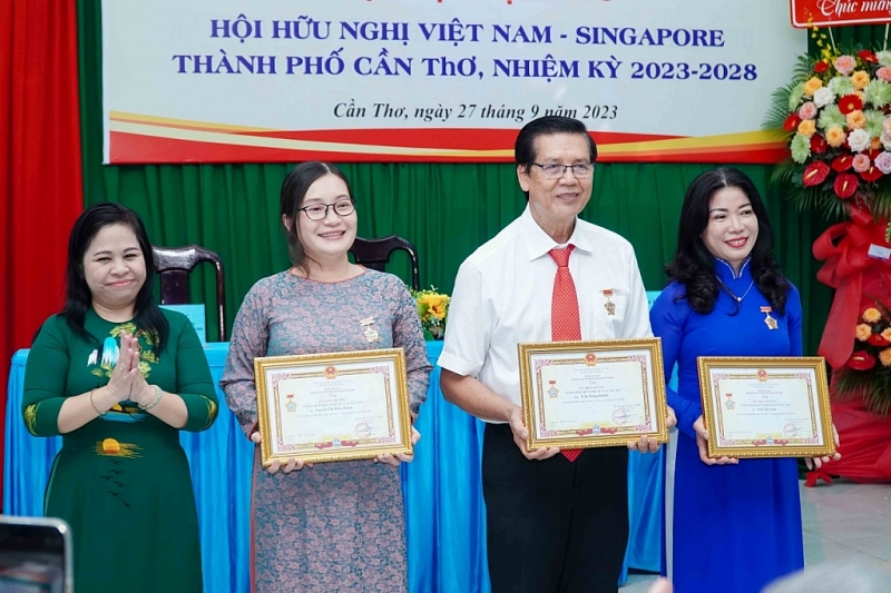 ផ្តោតលើការលើកកម្ពស់ការយល់ដឹងសម្រាប់យុវជនអំពីទំនាក់ទំនងមិត្តភាពវៀតណាម-សិង្ហបុរី ផ្តោតលើការលើកកម្ពស់ការយល់ដឹងសម្រាប់យុវជនអំពីទំនាក់ទំនងមិត្តភាពវៀតណាម-សិង្ហបុរី
