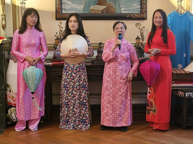 បើកដំណើរការក្លឹបបេតិកភណ្ឌ Ao Dai វៀតណាមនៅប្រទេសបែលហ្សិក បើកដំណើរការក្លឹបបេតិកភណ្ឌ Ao Dai វៀតណាមនៅប្រទេសបែលហ្សិក