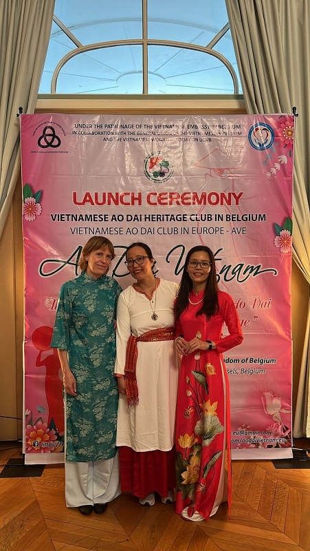 បើកដំណើរការក្លឹបបេតិកភណ្ឌ Ao Dai វៀតណាមនៅប្រទេសបែលហ្សិក បើកដំណើរការក្លឹបបេតិកភណ្ឌ Ao Dai វៀតណាមនៅប្រទេសបែលហ្សិក