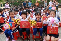 ពិធីបុណ្យពាក់កណ្តាលរដូវស្លឹកឈើជ្រុះឆ្នាំ ២០២៤ - រដូវព្រះច័ន្ទនៃសេចក្តីសប្បុរស និងការចែករំលែក
