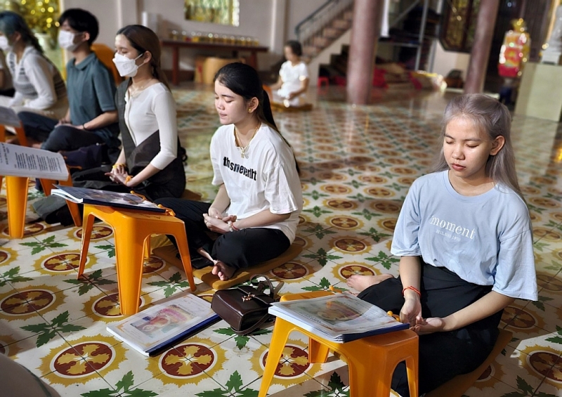 Da Nang ៖ ថ្នាក់វៀតណាមសម្រាប់សិស្សឡាវ និងថៃ នៅវត្ត Tam Bao Da Nang ៖ ថ្នាក់រៀនភាសាវៀតណាមសម្រាប់សិស្សានុសិស្សឡាវ និងថៃ នៅវត្ត Tam Bao