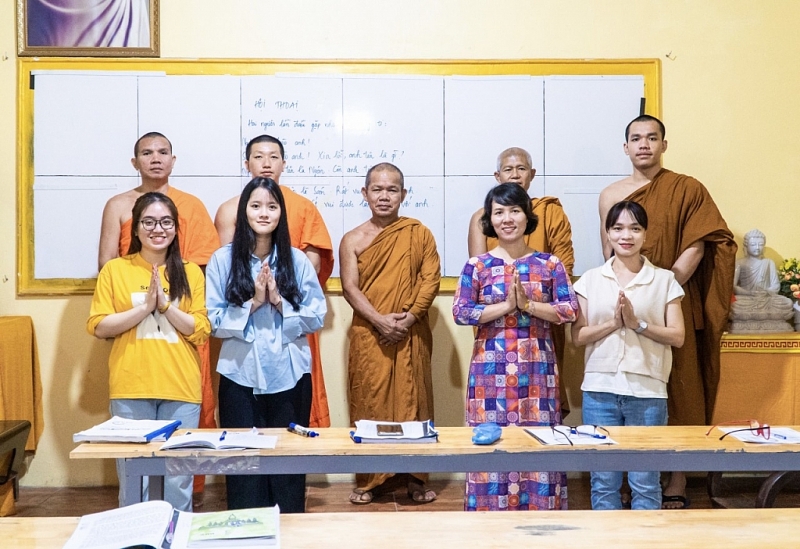 Da Nang ៖ ថ្នាក់វៀតណាមសម្រាប់សិស្សឡាវ និងថៃ នៅវត្ត Tam Bao Da Nang ៖ ថ្នាក់រៀនភាសាវៀតណាមសម្រាប់សិស្សានុសិស្សឡាវ និងថៃ នៅវត្ត Tam Bao