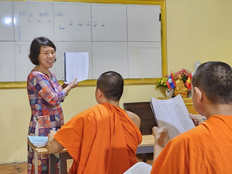 Da Nang ៖ ថ្នាក់វៀតណាមសម្រាប់សិស្សឡាវ និងថៃ នៅវត្ត Tam Bao Da Nang ៖ ថ្នាក់រៀនភាសាវៀតណាមសម្រាប់សិស្សានុសិស្សឡាវ និងថៃ នៅវត្ត Tam Bao