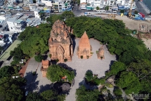 ប្រាសាទ​ចាម​មាន​អាយុ​ជាង​មួយ​ពាន់​ឆ្នាំ​ដែល​តុបតែង​ដោយ​ថ្ម និង​សេរ៉ាមិច អ្នក​រាល់​គ្នា​ដែល​មក​ Nha Trang ត្រូវ​ទៅ​ទស្សនា