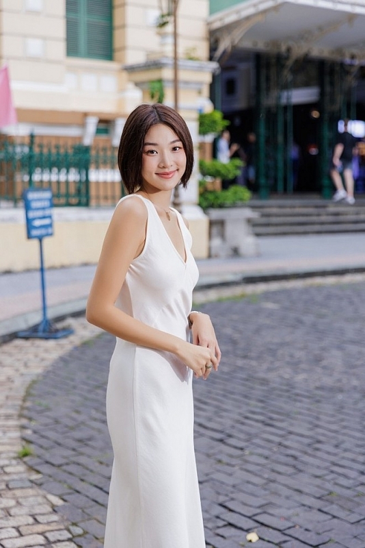 បេក្ខនារី Miss Earth ២០២២ រំភើបចិត្តបានដើរតាមផ្លូវ និងរីករាយជាមួយអាហារតាមផ្លូវ Saigon