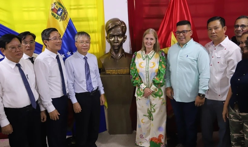 លោក Nguyen Van Troi ៖ និមិត្តរូបនៃសាមគ្គីភាពរវាងវៀតណាម និងវ៉េណេស៊ុយអេឡា លោក Nguyen Van Troi ៖ និមិត្តរូបនៃសាមគ្គីភាពរវាងវៀតណាម និងវ៉េណេស៊ុយអេឡា