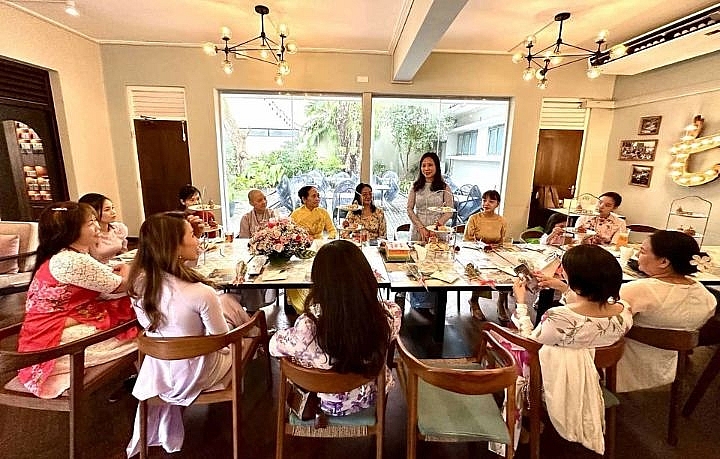 ជួបប្រាស្រ័យទាក់ទងជាមួយសហគមន៍ស្ត្រីវៀតណាមនៅស្រីលង្កា ជួបប្រាស្រ័យទាក់ទងជាមួយសហគមន៍ស្ត្រីវៀតណាមនៅស្រីលង្កា