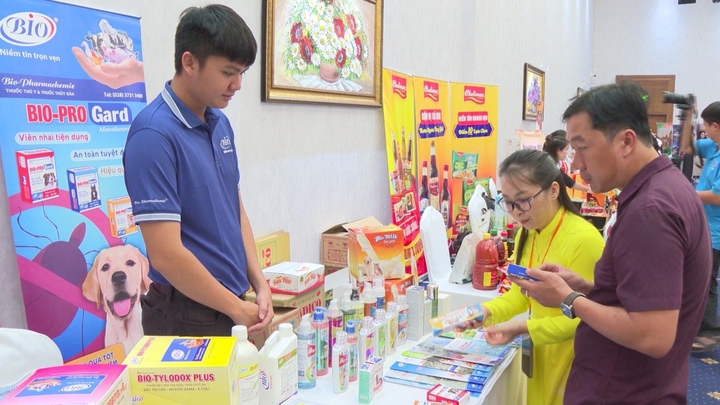 វៀតណាម-កម្ពុជាខិតខំនាំពាណិជ្ជកម្មទ្វេភាគីឡើងដល់ ២០ពាន់លានដុល្លារ វៀតណាម-កម្ពុជាខិតខំនាំពាណិជ្ជកម្មទ្វេភាគីឡើងដល់ ២០ពាន់លានដុល្លារ