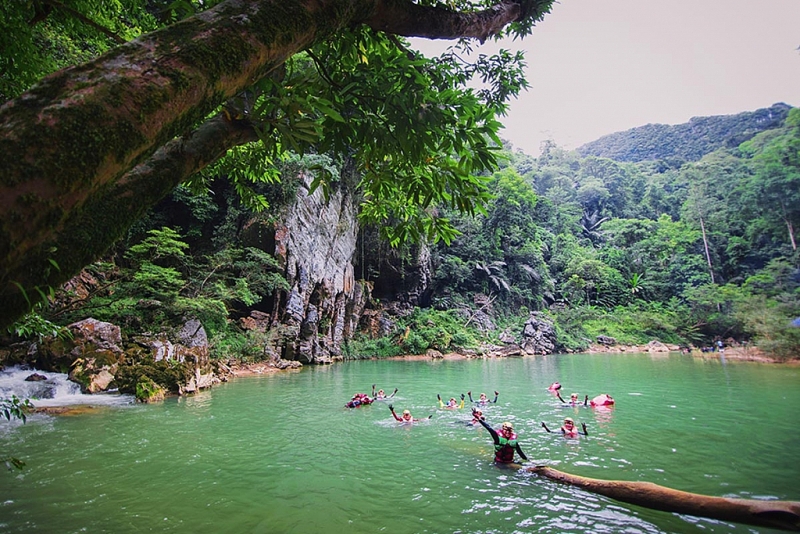 ទេសចរណ៍ប្លែកៗ 