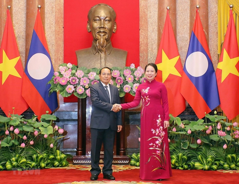 នឹងបន្តបណ្តុះនូវទំនាក់ទំនងមិត្តភាពដ៏អស្ចារ្យ សាមគ្គីភាពពិសេស និងកិច្ចសហប្រតិបត្តិការលើគ្រប់វិស័យរវាងវៀតណាម និងឡាវ នឹងបន្តបណ្តុះនូវទំនាក់ទំនងមិត្តភាពដ៏អស្ចារ្យ សាមគ្គីភាពពិសេស និងកិច្ចសហប្រតិបត្តិការលើគ្រប់វិស័យរវាងវៀតណាម និងឡាវ