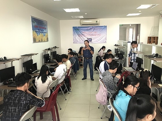 បណ្ណាល័យសៀវភៅសំឡេង Huong Duong រៀបចំកម្មវិធីតន្ត្រី បណ្ណាល័យសៀវភៅសំឡេង Huong Duong រៀបចំកម្មវិធីតន្ត្រី