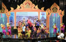 តារា​ចម្រៀង​និង​តន្ត្រីករ​១០០​នាក់​ចូល​រួម​ក្នុងមហោស្រពចម្រៀងរបស់ទូរទស្សន៍ភាសាខ្មែរនៅតំបន់ភាគខាងត្បូង