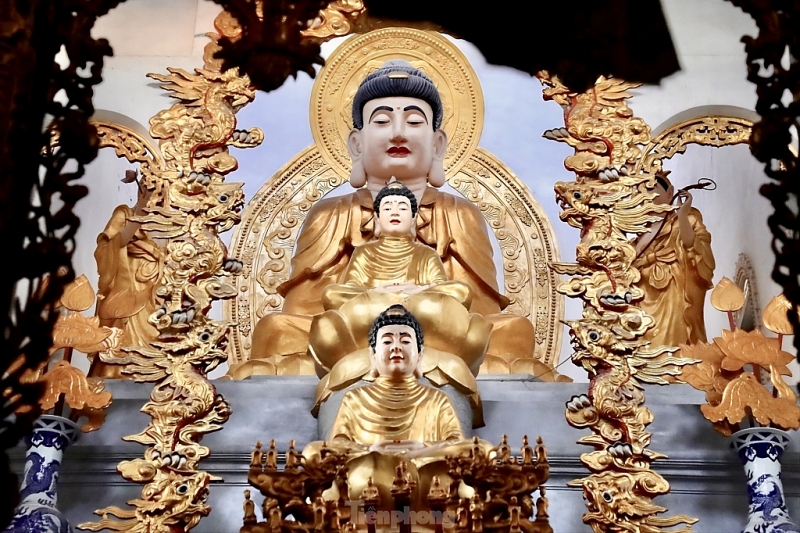 រុករកវត្តដ៏ពិសិដ្ឋអាយុជិត ១,០០០ ឆ្នាំ រក្សារតនៈសម្បត្តិទម្ងន់ ៩ តោននៅ Nam Dinh