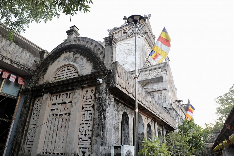 រុករកវត្តដ៏ពិសិដ្ឋអាយុជិត ១,០០០ ឆ្នាំ រក្សារតនៈសម្បត្តិទម្ងន់ ៩ តោននៅ Nam Dinh