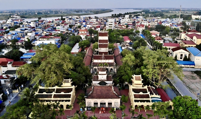 រុករកវត្តដ៏ពិសិដ្ឋអាយុជិត ១,០០០ ឆ្នាំ រក្សារតនៈសម្បត្តិទម្ងន់ ៩ តោននៅ Nam Dinh