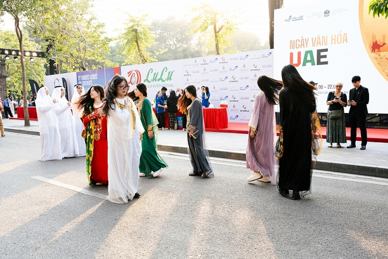 ទិវាវប្បធម៌ UAE ឆ្នាំ ២០២៤៖ ការពង្រឹងការផ្លាស់ប្តូររវាងប្រជាជន និងប្រជាជនរវាងប្រទេសទាំងពីរ ទិវាវប្បធម៌ UAE ឆ្នាំ ២០២៤៖ ការពង្រឹងការផ្លាស់ប្តូររវាងប្រជាជន និងប្រជាជនរវាងប្រទេសទាំងពីរ