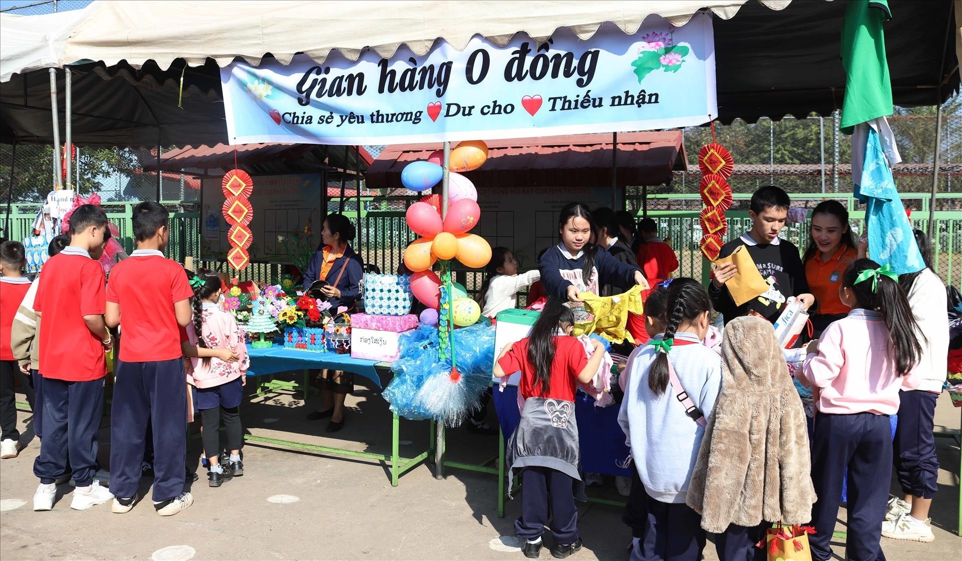 ເຜີຍແຜ່ບຸນເຕັດຫວຽດນາມ ໄປເຖິງເພື່ອນລາວ ເຜີຍແຜ່ບຸນເຕັດຫວຽດນາມ ໄປເຖິງເພື່ອນລາວ