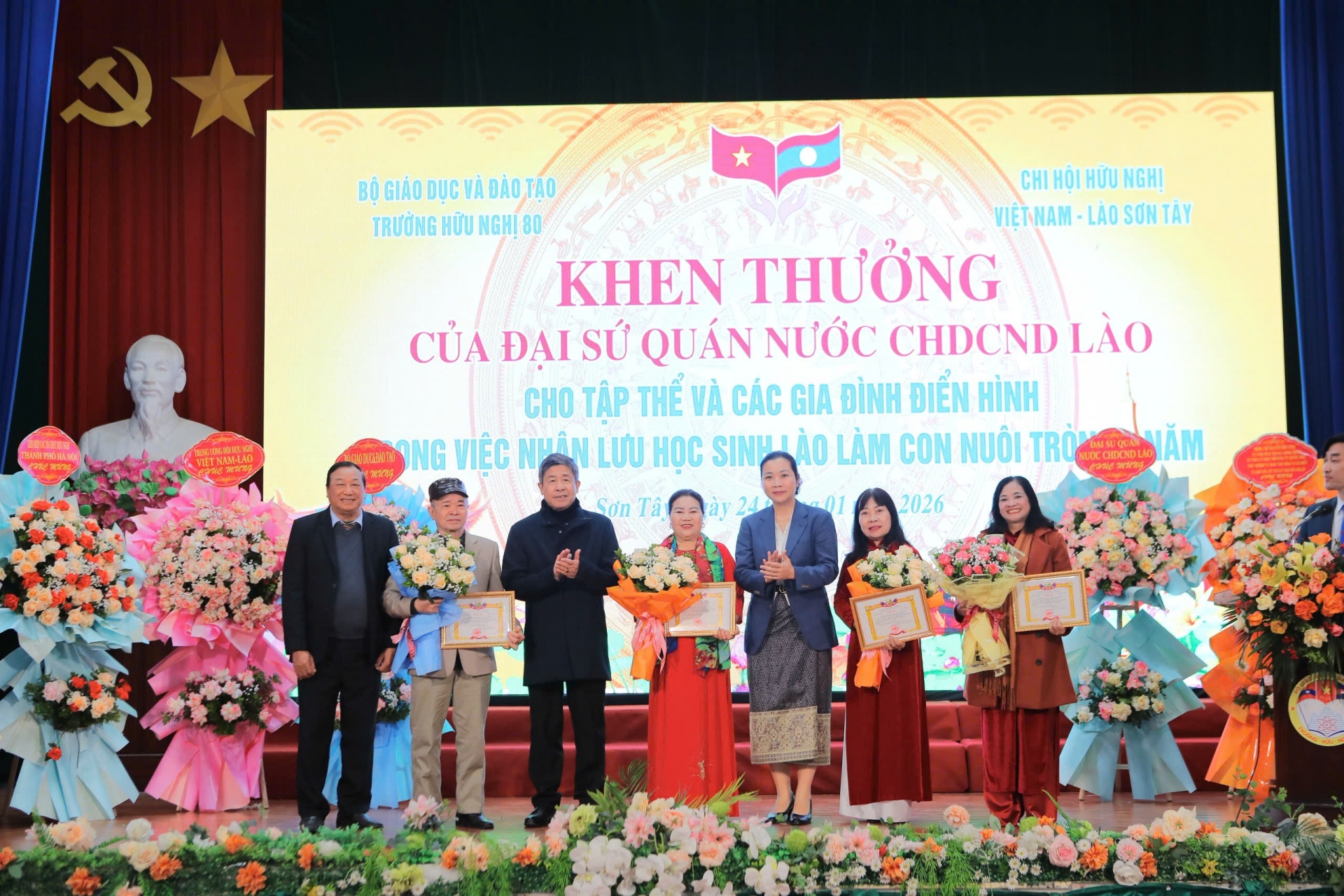 10 ປີແຫ່ງການເຜີຍແຜ່ມິດຕະພາບລະຫວ່າງ ຫວຽດນາມ - ລາວ ຈາກ ໂຮງຮຽນມິດຕະພາບ 80