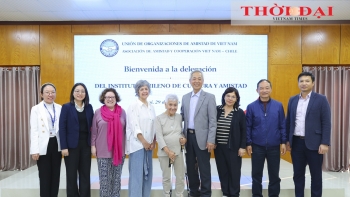 ໝູ່ເພື່ອນ ຈີເລ ໄດ້ມາຢ້ຽມຢາມ ແລະ ຮຽນຮູ້ກ່ຽວກັບຫວຽດນາມ ແລະ ຊາວຫວຽດນາມ.