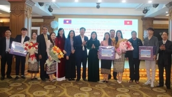ພົບປະແລກປ່ຽນກັບນັກສຶກສາລາວ ເນື່ອງໃນໂອກາດບຸນປີໃໝ່